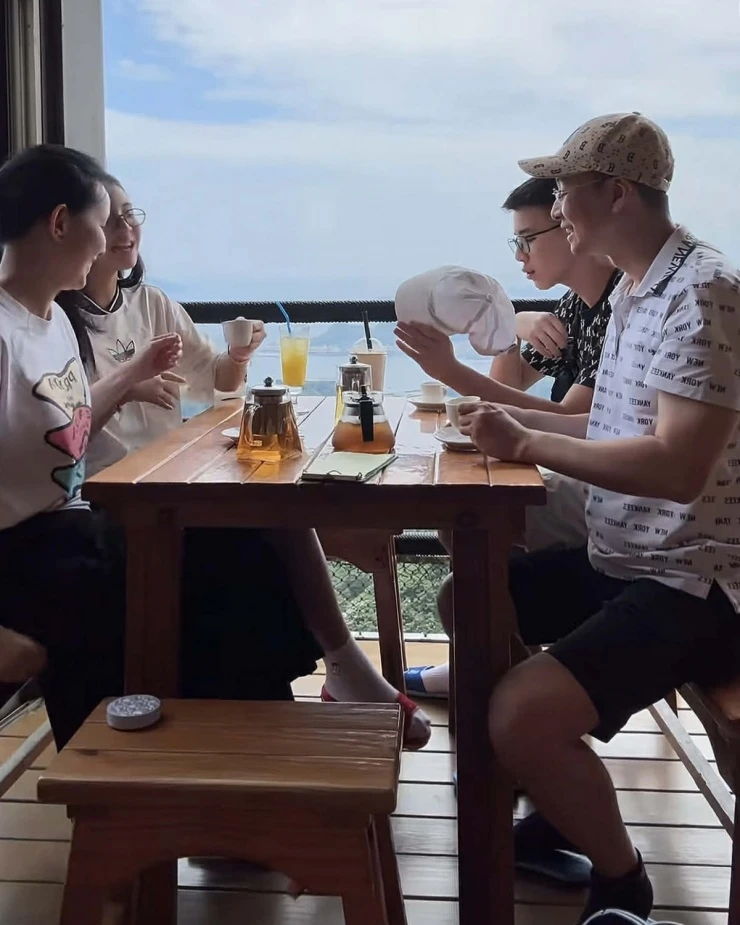 Ảnh sao 19/5: Ưng Hoàng Phúc đón con trai riêng của vợ từ Mỹ về Ảnh sao 19/5: Ưng Hoàng Phúc đón con trai riêng của vợ từ Mỹ về
