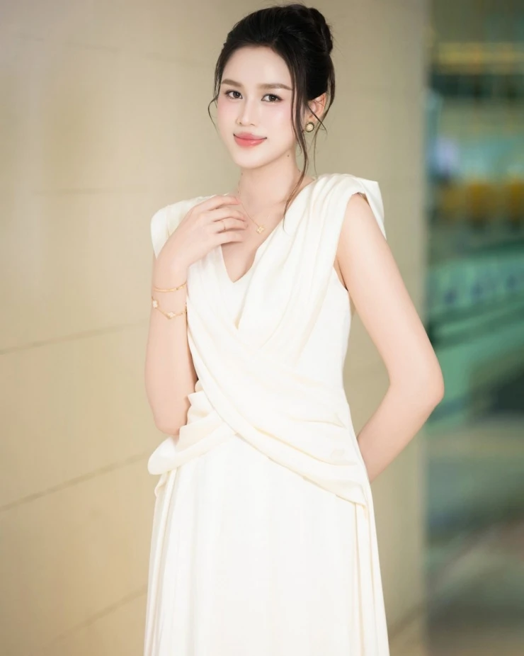 Ảnh sao 19/5: Ưng Hoàng Phúc đón con trai riêng của vợ từ Mỹ về Ảnh sao 19/5: Ưng Hoàng Phúc đón con trai riêng của vợ từ Mỹ về