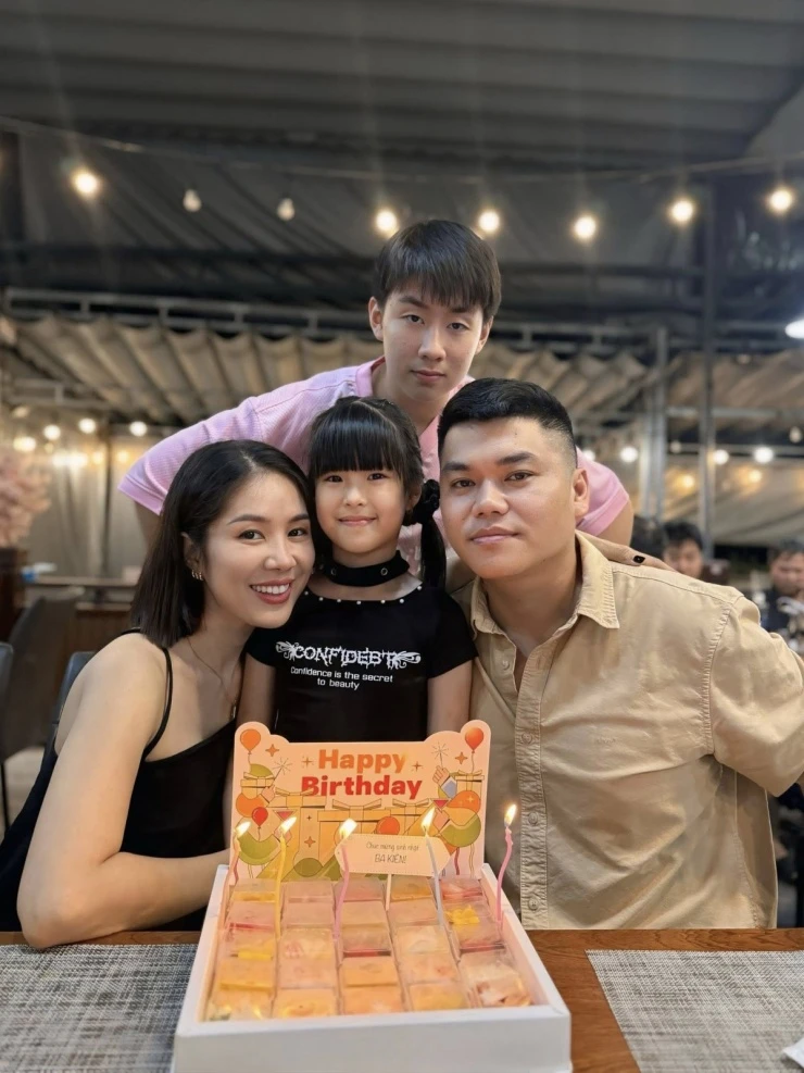 Ảnh sao 6/5: Hòa Minzy bị đồn đã có thêm con gái
