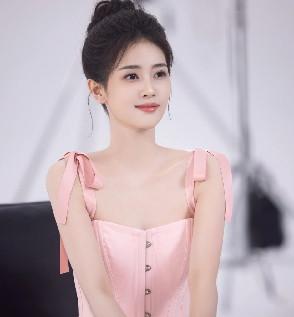 Bạch Lộc có nụ cười vô duyên nhất giới giải trí