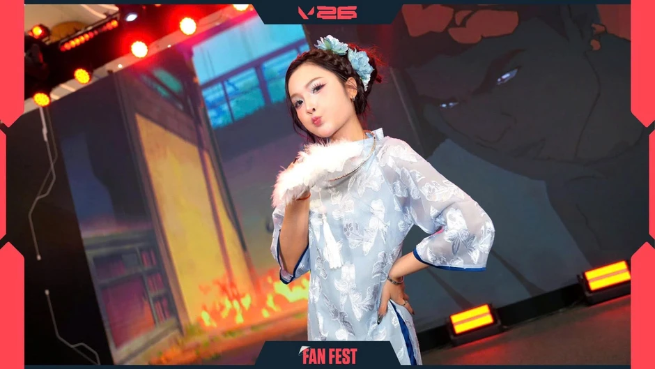 Bất ngờ gặp lại nữ MC có "nụ hôn viral" tại Fan Fest VALORANT
