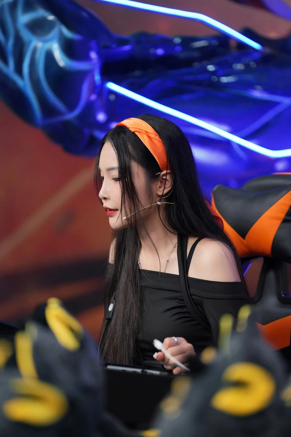 Bất ngờ gặp lại nữ MC có "nụ hôn viral" tại Fan Fest VALORANT