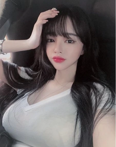 Bị cấm sóng vĩnh viễn vì quá "gợi cảm", nữ streamer chiêu trò đổi sân chơi, vẫn duy trì sức hút mạnh mẽ Bị cấm sóng vĩnh viễn vì quá "gợi cảm", nữ streamer chiêu trò đổi sân chơi, vẫn duy trì sức hút mạnh mẽ
