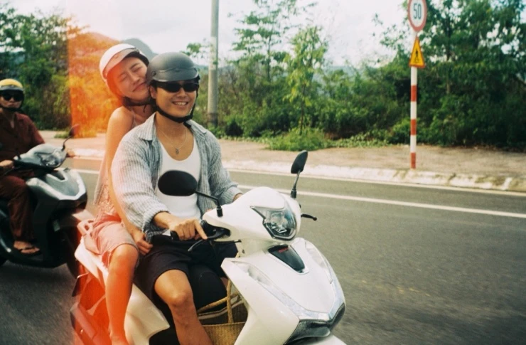 Bích Phương - Tăng Duy Tân tình tứ khi đi biển cùng hội bạn thân Bích Phương - Tăng Duy Tân tình tứ khi đi biển cùng hội bạn thân