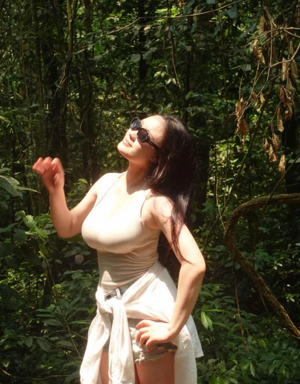 Bộ ảnh "núi rừng" không góc chết của hot girl xinh đẹp, hot rần rần MXH những ngày vừa qua