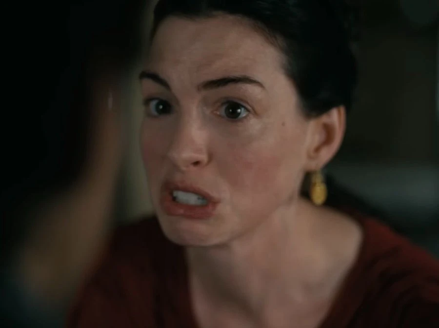 Bom tấn của Christoper Nolan gây tranh cãi: Anne Hathaway mặt đầy botox, người phụ nữ đẹp nhất thế giới bị nhuộm đen