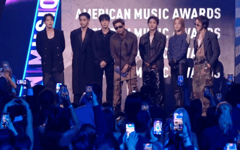 BTS được đặc cách đi trễ tại lễ trao giải lớn nhất nước Mỹ, cả triệu người nín thở chờ đợi
