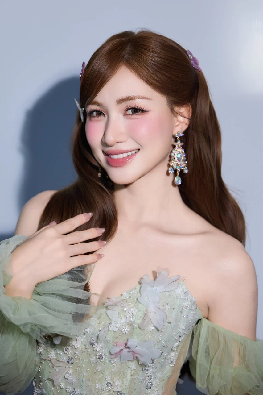 Bức ảnh nhiều mỹ nhân hot nhất showbiz Việt hiện tại Bức ảnh nhiều mỹ nhân hot nhất showbiz Việt hiện tại