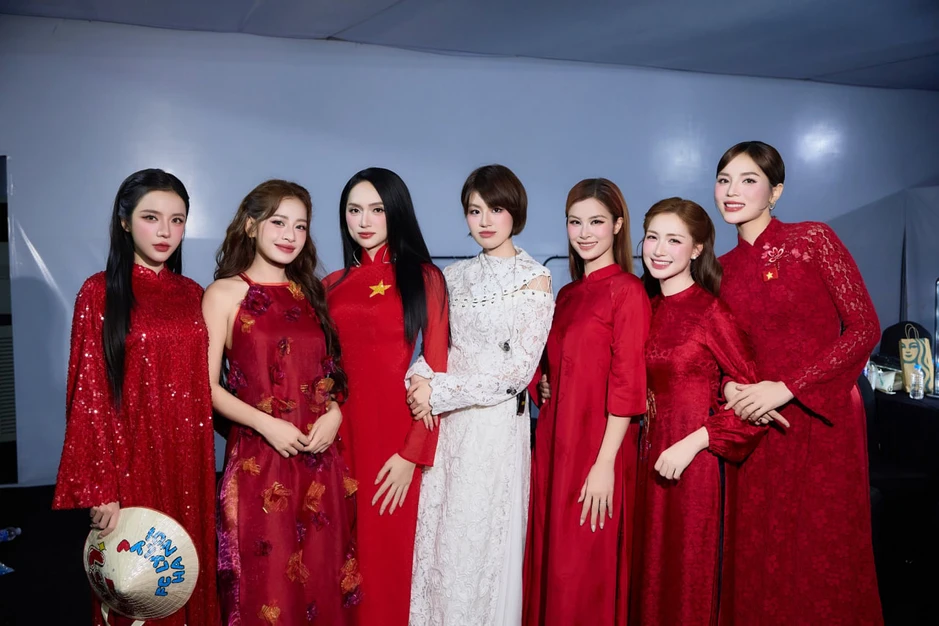 Bức ảnh nhiều mỹ nhân hot nhất showbiz Việt hiện tại Bức ảnh nhiều mỹ nhân hot nhất showbiz Việt hiện tại