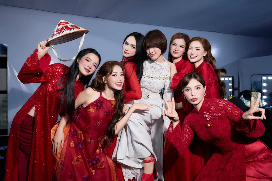Bức ảnh nhiều mỹ nhân hot nhất showbiz Việt hiện tại Bức ảnh nhiều mỹ nhân hot nhất showbiz Việt hiện tại