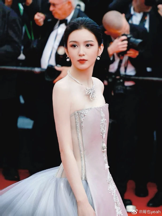 Bức ảnh xứng đáng phong thần của Châu Dã ở Cannes Bức ảnh xứng đáng phong thần của Châu Dã ở Cannes