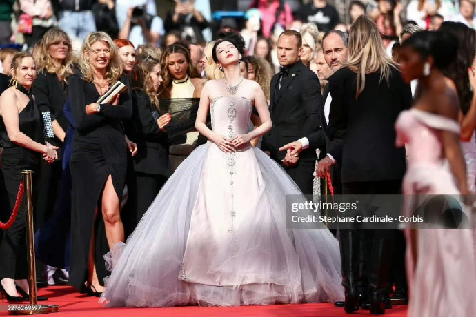 Bức ảnh xứng đáng phong thần của Châu Dã ở Cannes Bức ảnh xứng đáng phong thần của Châu Dã ở Cannes