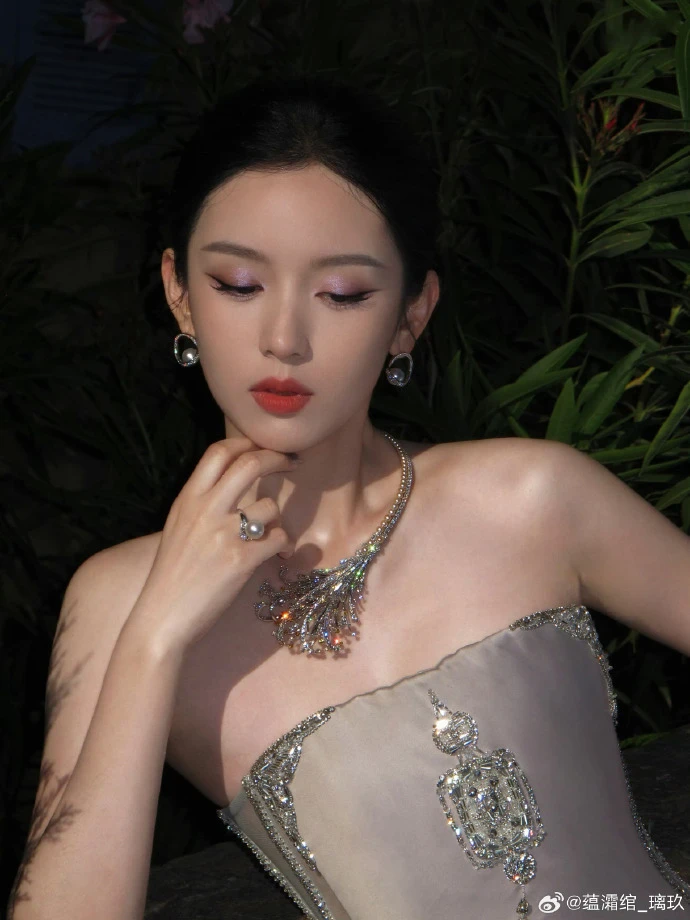 Bức ảnh xứng đáng phong thần của Châu Dã ở Cannes Bức ảnh xứng đáng phong thần của Châu Dã ở Cannes