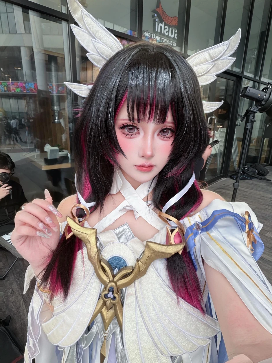 Bụng bầu tháng cuối, nữ coser vẫn biến hình cực đỉnh, khiến tất cả phải trầm trồ khen ngợi