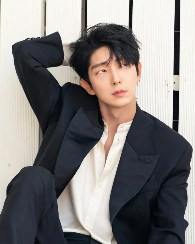 Bùng nổ tin Lee Jun Ki hẹn hò bạn gái tin đồn của Song Joong Ki