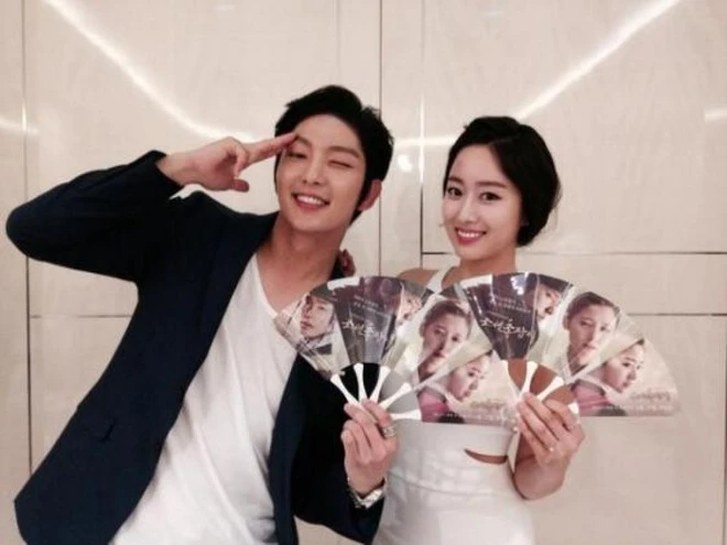Bùng nổ tin Lee Jun Ki hẹn hò bạn gái tin đồn của Song Joong Ki