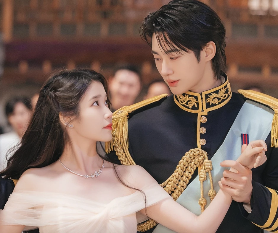 Byeon Woo Seok dành 2 năm để đi thụt lùi
