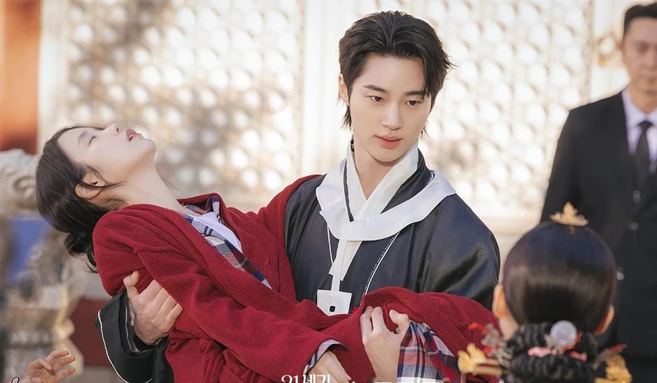 Byeon Woo Seok dành 2 năm để đi thụt lùi
