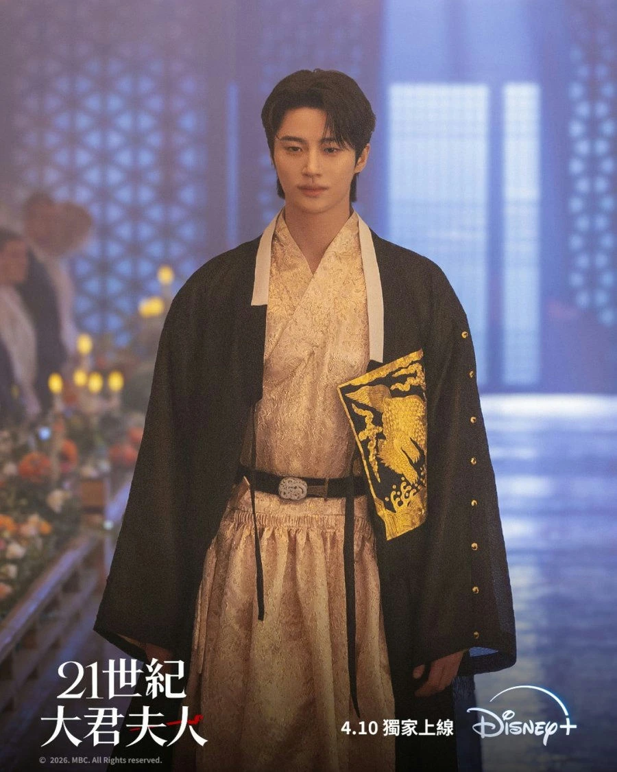 Byeon Woo Seok dành 2 năm để đi thụt lùi