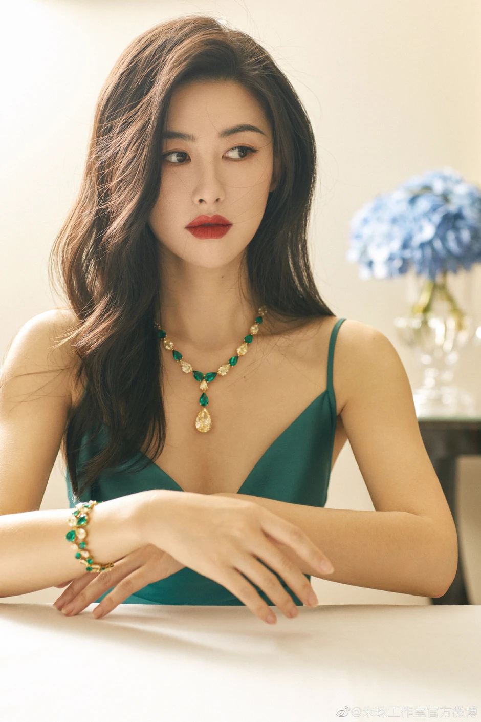 Camera thường "bóc trần" nhan sắc thật gây sốc của mỹ nhân showbiz đang bị 99,9% đàn ông từ chối