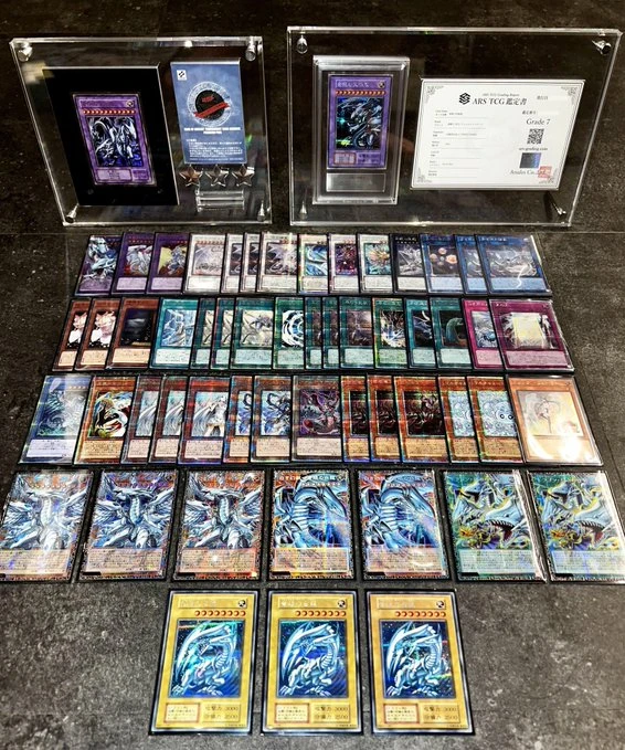 Cận cảnh bộ sưu tập bài Yu-Gi-Oh! "Rồng Trắng Mắt Xanh" đắt đỏ nhất thế giới Cận cảnh bộ sưu tập bài Yu-Gi-Oh! "Rồng Trắng Mắt Xanh" đắt đỏ nhất thế giới