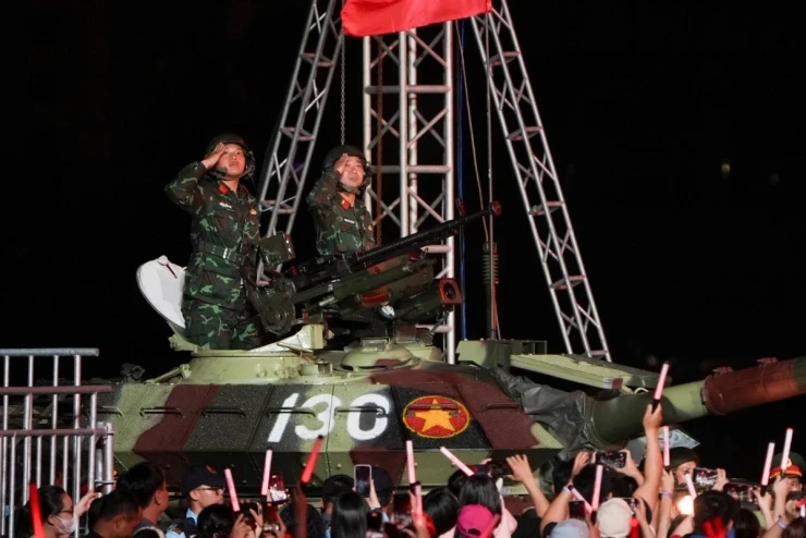 Chiến sĩ đặc công trình diễn ở concert Sao nhập ngũ