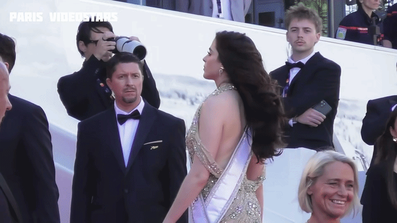 Chưa từng thấy Hoa hậu đi thảm đỏ Cannes phải đeo sash vì sợ không ai biết, nào ngờ vẫn nhận về cái kết ê chề! Chưa từng thấy Hoa hậu đi thảm đỏ Cannes phải đeo sash vì sợ không ai biết, nào ngờ vẫn nhận về cái kết ê chề!