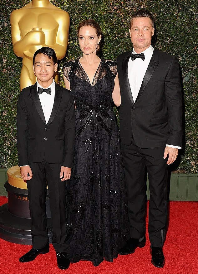 Con trai cả của Brad Pitt nộp đơn xin bỏ họ bố