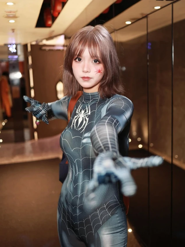 Cosplay "Nhện Đen" quá gợi cảm, nàng hot girl bỗng nổi như cồn, CĐM vội truy tìm danh tính và cái kết Cosplay "Nhện Đen" quá gợi cảm, nàng hot girl bỗng nổi như cồn, CĐM vội truy tìm danh tính và cái kết