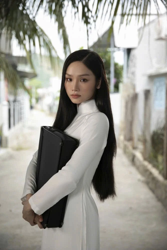 Cú ngã của Miu Lê và cơn khát thần tượng "sạch"