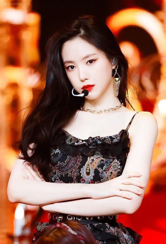 Đang bùng nổ drama tại đám cưới nữ ca sĩ hạng A: Cô dâu bị tố cùng các chị em cô lập triệt để bạn thân xinh nhất hội