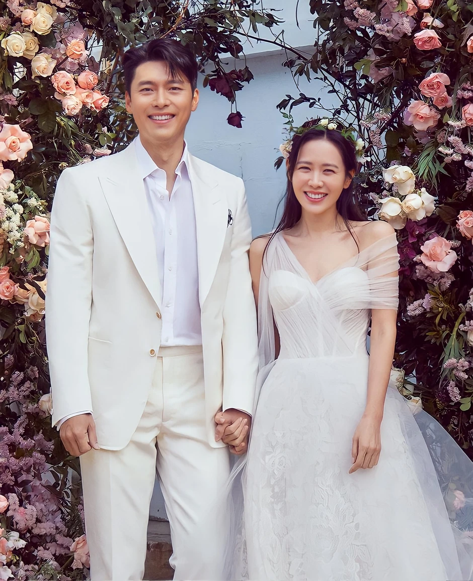 Đang tràn lan loạt ảnh Son Ye Jin ngả ngốn, lao vào lòng trai lạ, khiến ai cũng choáng váng không tin nổi vào mắt mình