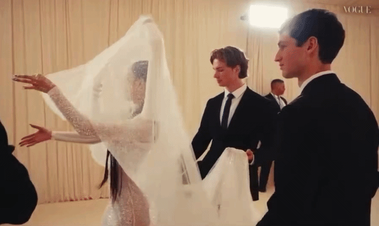 Đâu ai ngờ ở Met Gala: Lisa (BLACKPINK) đụng mặt "bạn trai tin đồn", chỉ 6 giây tương tác thôi đã đủ gây chú ý Đâu ai ngờ ở Met Gala: Lisa (BLACKPINK) đụng mặt "bạn trai tin đồn", chỉ 6 giây tương tác thôi đã đủ gây chú ý