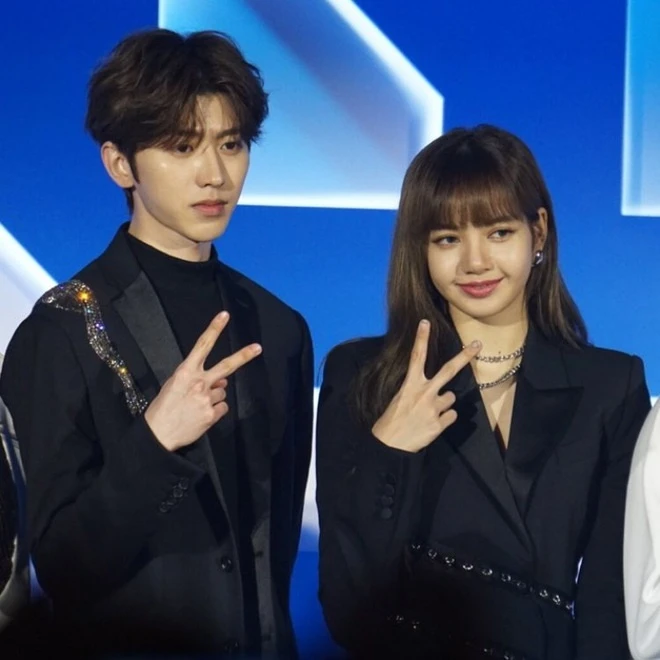 Đâu ai ngờ ở Met Gala: Lisa (BLACKPINK) đụng mặt "bạn trai tin đồn", chỉ 6 giây tương tác thôi đã đủ gây chú ý Đâu ai ngờ ở Met Gala: Lisa (BLACKPINK) đụng mặt "bạn trai tin đồn", chỉ 6 giây tương tác thôi đã đủ gây chú ý