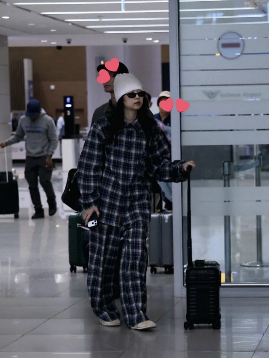 Dấu vết lạ khiến Jennie (BLACKPINK) - V (BTS) dính tin yêu đương mặn nồng