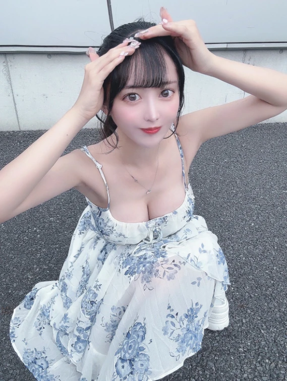 Để tóc quá giống Lữ Bố, cô nàng hot girl xinh đẹp gây bão mạng khi đi Disneyland, follow tăng vù vù Để tóc quá giống Lữ Bố, cô nàng hot girl xinh đẹp gây bão mạng khi đi Disneyland, follow tăng vù vù