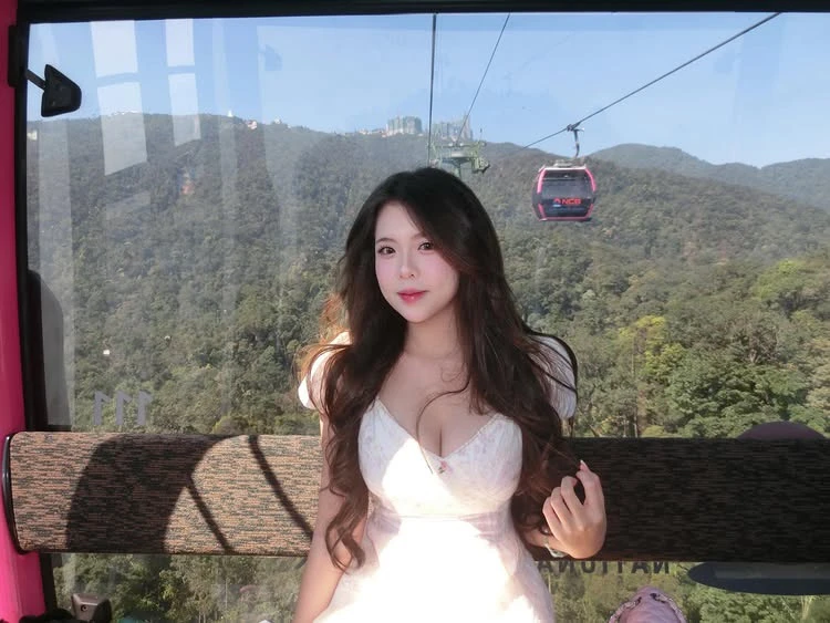 Diện áo dài trắng, nữ sinh hút hơn 300K lượt xem, CĐM phong cho danh hiệu "cả trường crush" Diện áo dài trắng, nữ sinh hút hơn 300K lượt xem, CĐM phong cho danh hiệu "cả trường crush"