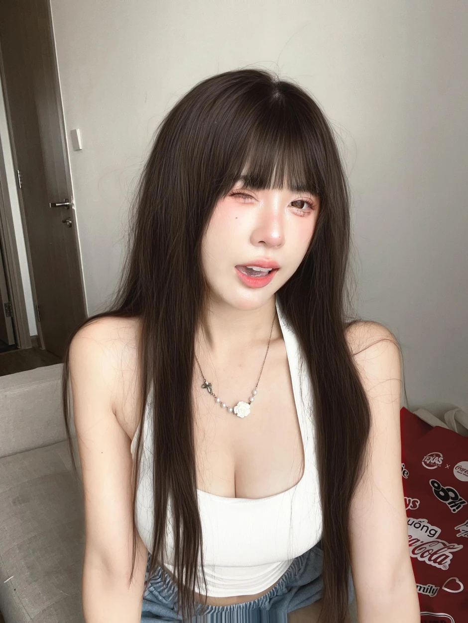 Diện đồ trắng cực quyến rũ, UNa To Uyen khiến fan phải thốt lên 2 chữ "thiên thần"