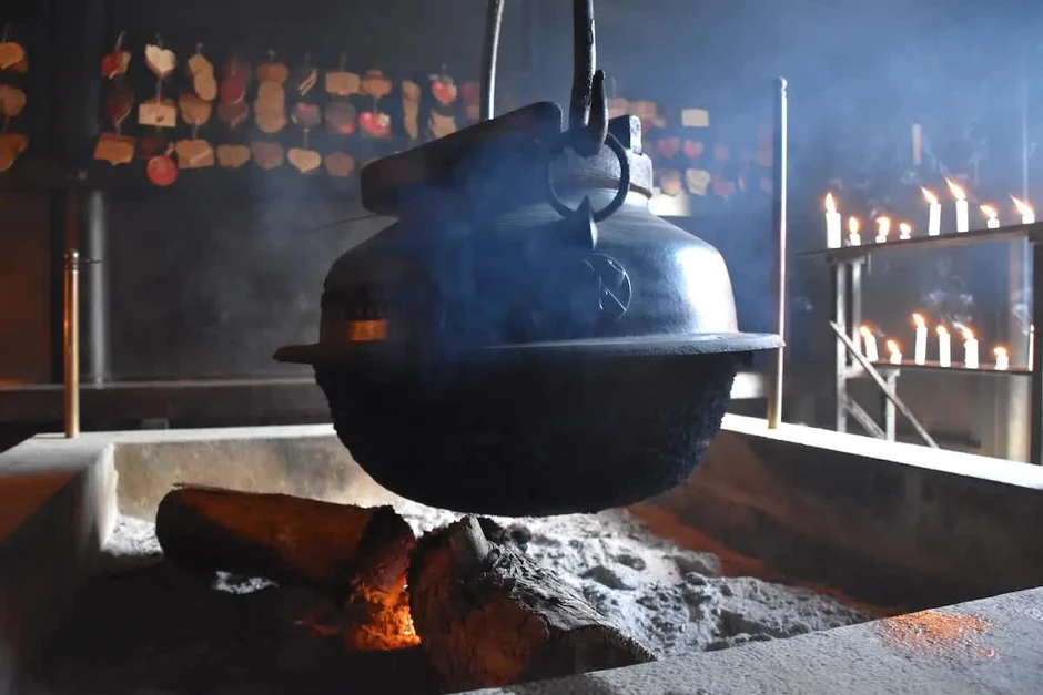 Điện thờ lưu giữ "ngọn lửa vĩnh cửu" cháy suốt 1.200 năm ở Nhật Bản bị thiêu rụi