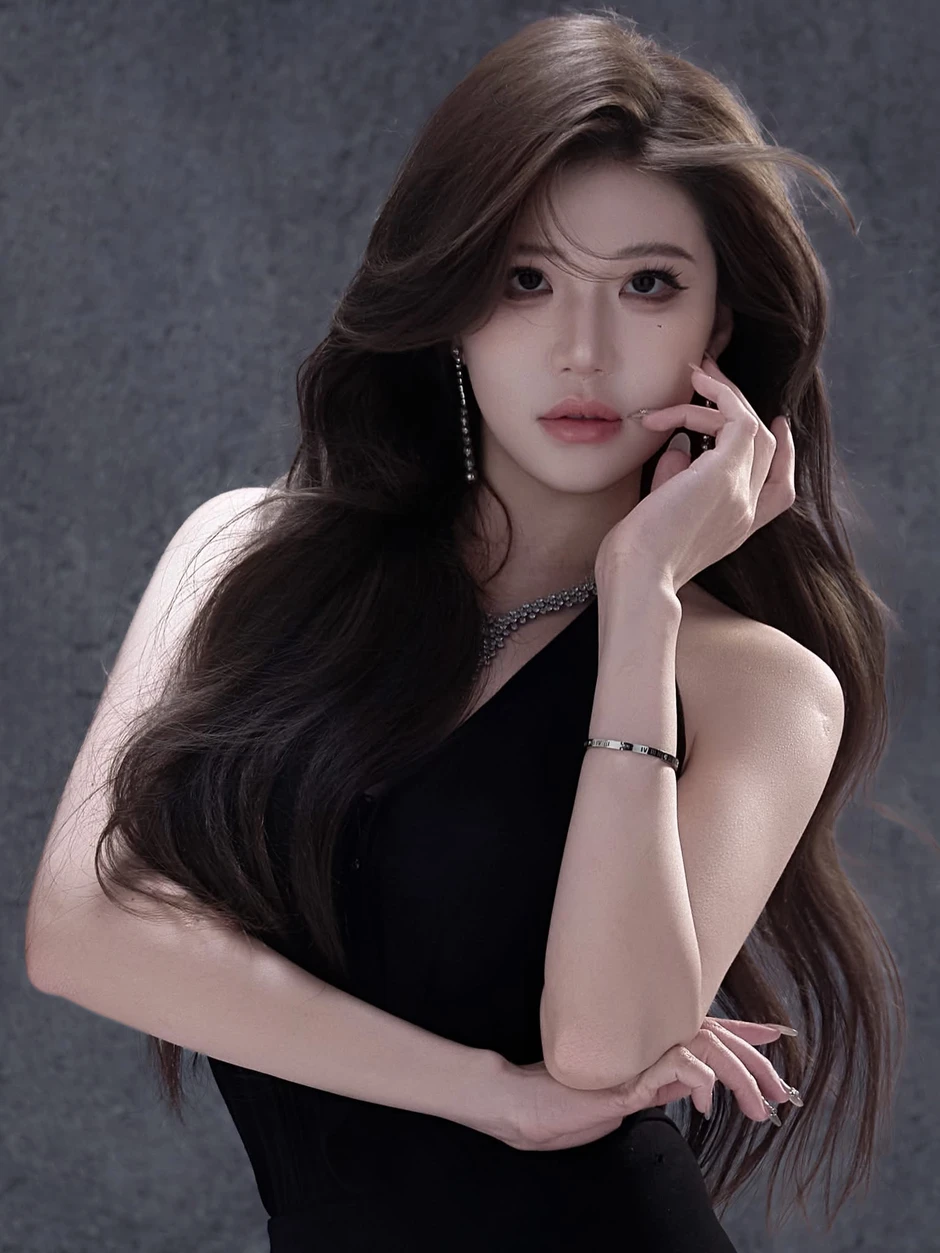 Đổ bộ bất ngờ, nữ idol triệu follow khiến fans Việt "đứng ngồi không yên"