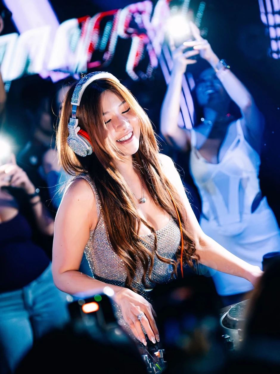 Đổ bộ bất ngờ, nữ idol triệu follow khiến fans Việt "đứng ngồi không yên"