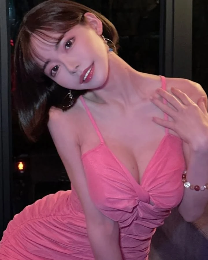 Eimi Fukada bất ngờ trở lại, fan ngỡ ngàng tranh nhau "gọi vợ" Eimi Fukada bất ngờ trở lại, fan ngỡ ngàng tranh nhau "gọi vợ"