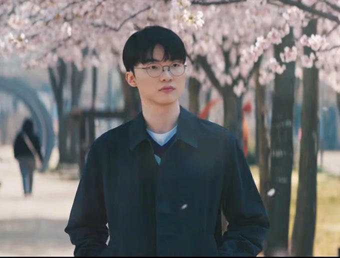 Faker nắm tay tỏ tình Karina (aespa)