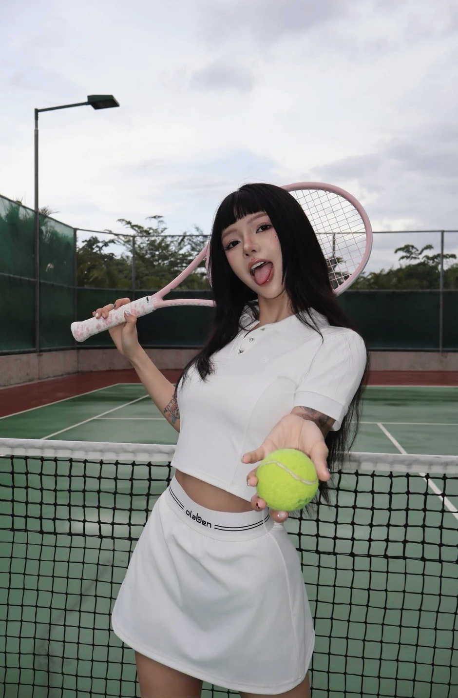 Gác lại vũ đạo triệu view, "Lisa Việt Nam" Ciin lên sân tennis thả dáng, visual "quá trời" xinh!