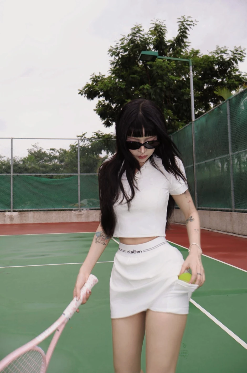 Gác lại vũ đạo triệu view, "Lisa Việt Nam" Ciin lên sân tennis thả dáng, visual "quá trời" xinh!