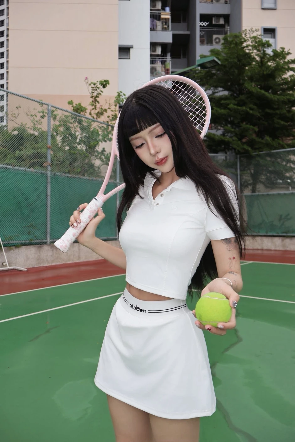 Gác lại vũ đạo triệu view, "Lisa Việt Nam" Ciin lên sân tennis thả dáng, visual "quá trời" xinh!