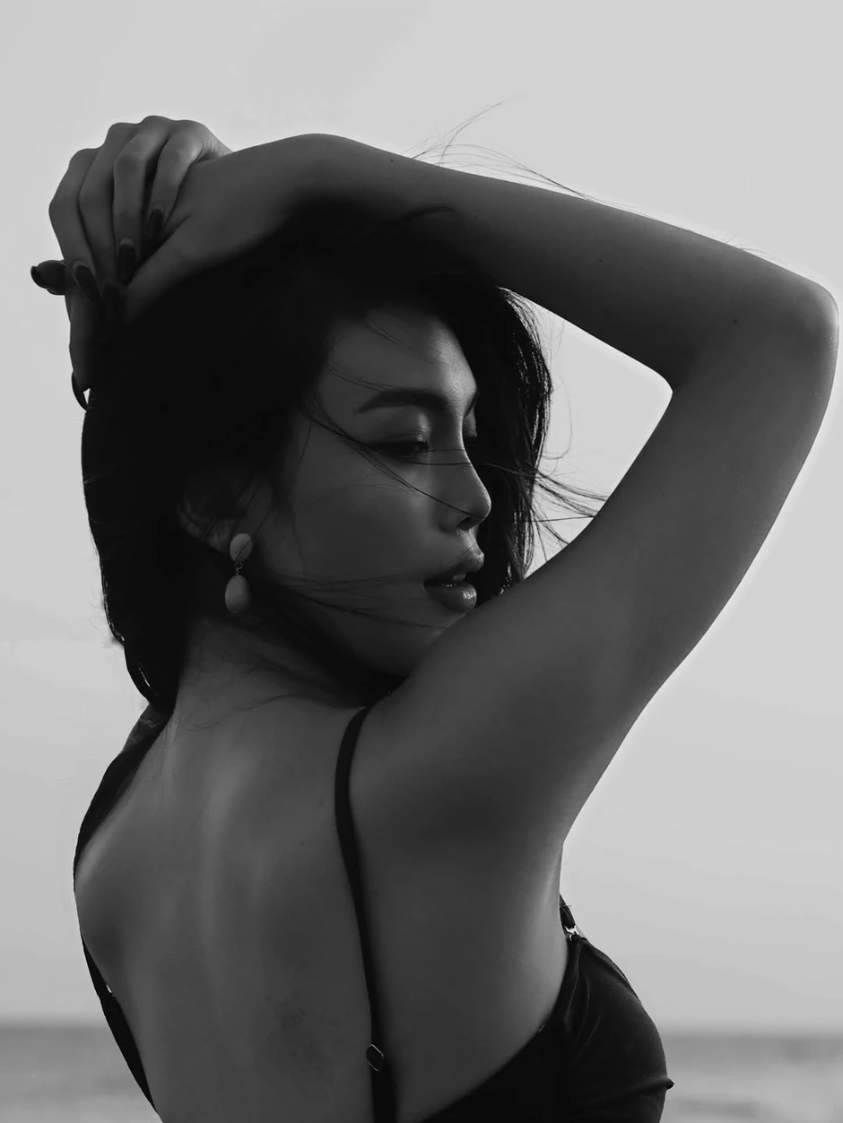 Gái đẹp Việt Nam đổ xô khoe bóng lưng