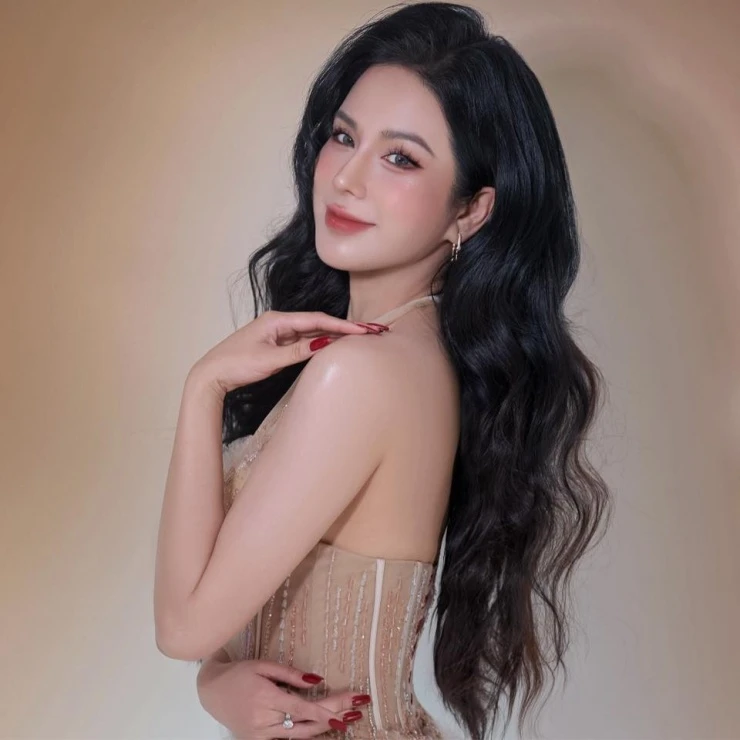 Giữa loạt ồn ào chất cấm, Diệp Lâm Anh lên tiếng vì bình luận gây tranh cãi Giữa loạt ồn ào chất cấm, Diệp Lâm Anh lên tiếng vì bình luận gây tranh cãi