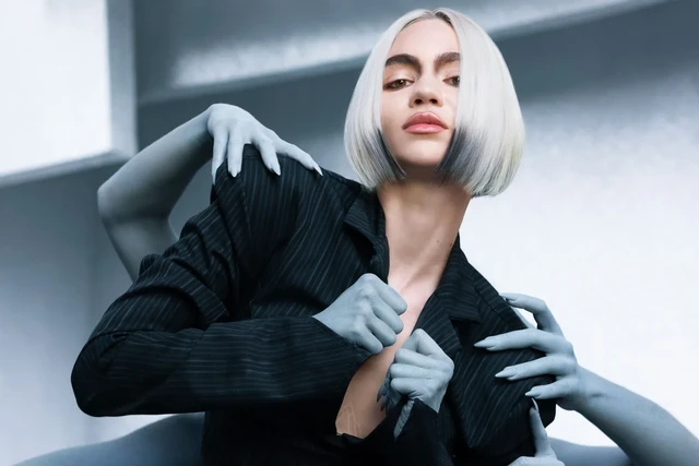 Grimes, người phụ nữ kỳ lạ sinh con cho tỷ phú Elon Musk: Tự phẫu thuật nhãn cầu, đóng thuyền chở gà và làm nhạc về ngày tận thế Grimes, người phụ nữ kỳ lạ sinh con cho tỷ phú Elon Musk: Tự phẫu thuật nhãn cầu, đóng thuyền chở gà và làm nhạc về ngày tận thế