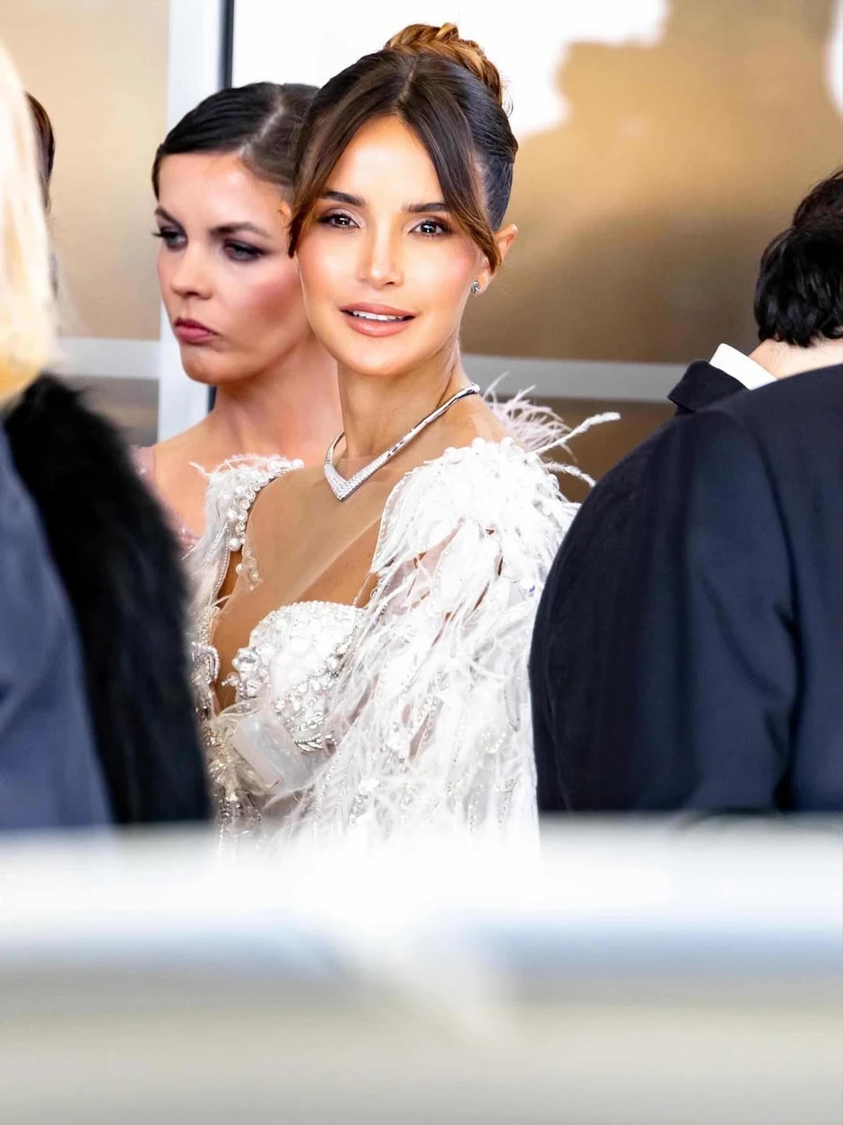 Hình ảnh mới nhất của hoa hậu bị hành hung ở Cannes Hình ảnh mới nhất của hoa hậu bị hành hung ở Cannes